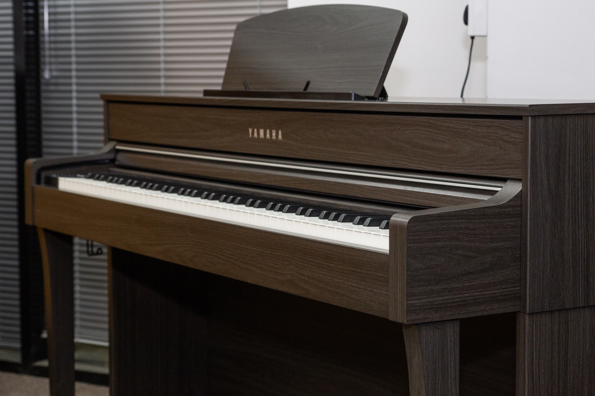 Yamaha ExDemo CLP635 Clavinova Digital Piano In Dark Walnut finish