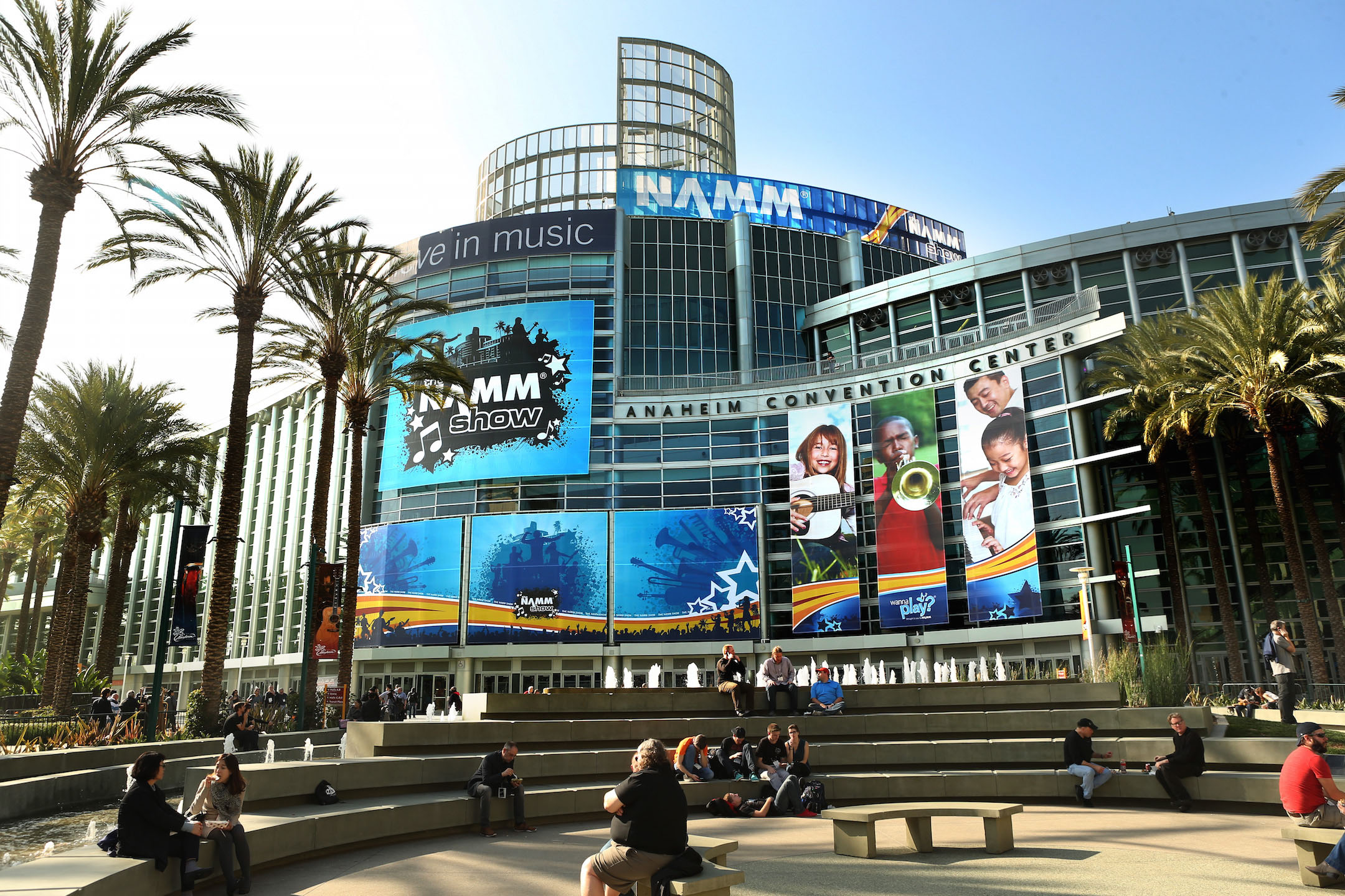 Photo of the outside of the Anaheim Convention Centre, California