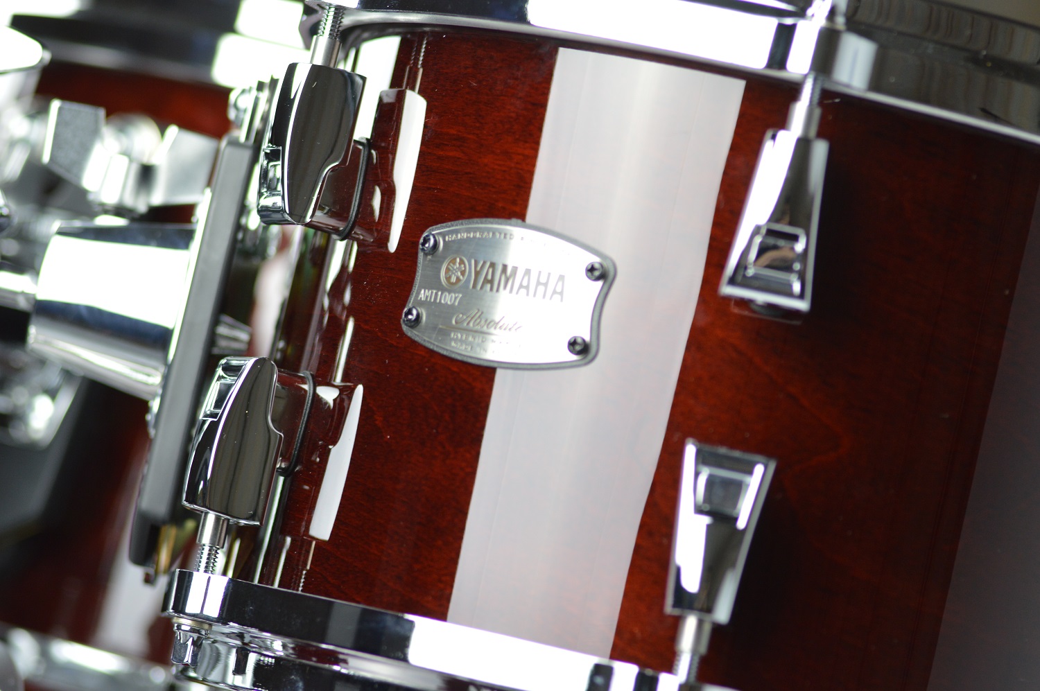  Yamaha  Absolute  Hybrid  Maple  Fusion Drum Set In Classic 